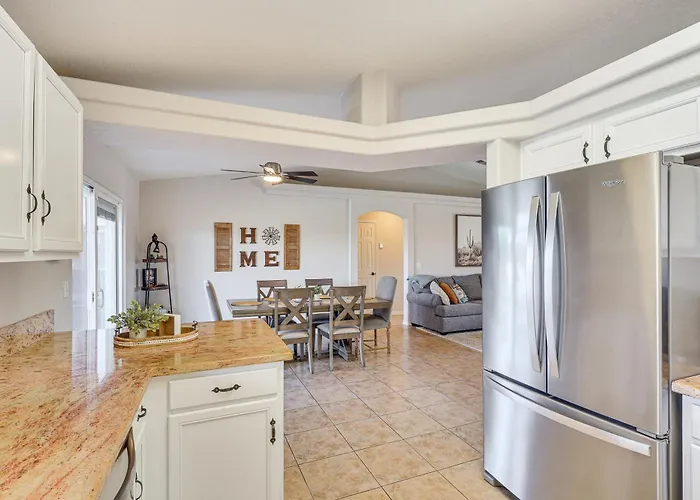 Pool, Games & Views! Havasu Family Holiday home